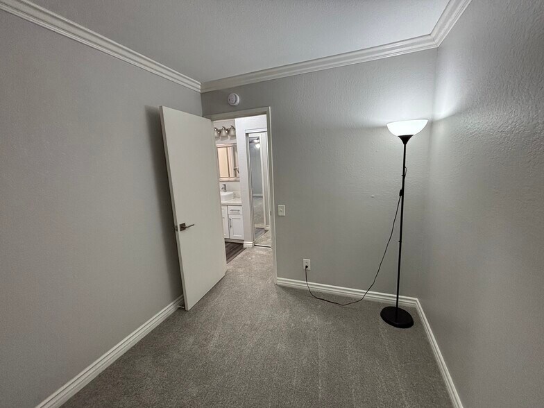 Building Photo - 7972 Mission Center Ct