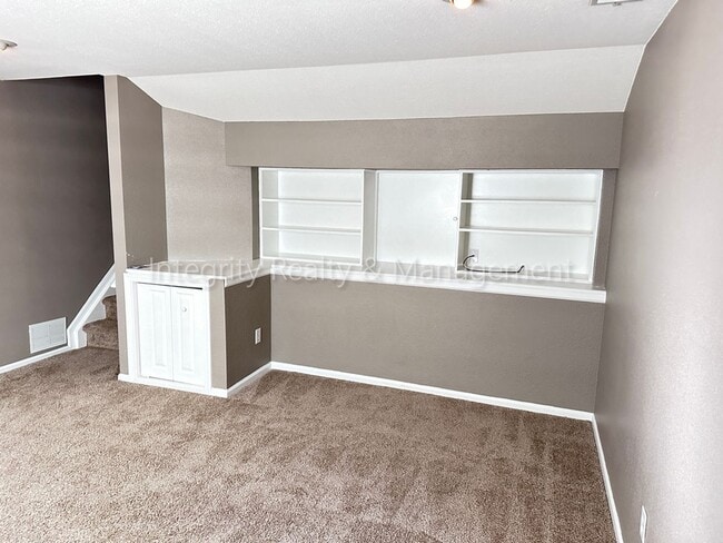 Building Photo - 1041 W Laurenwood Ln