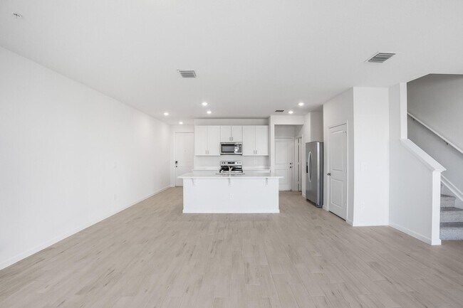 Building Photo - 587 Salisbury Cir