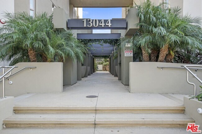 Building Photo - 13044 Pacific Promenade