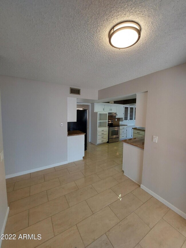 Building Photo - 13204 W Hyacinth Dr