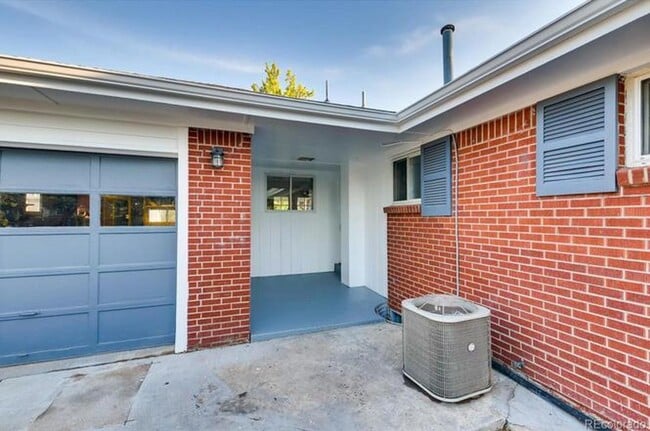 Building Photo - Coming Soon! 5BR/2BA | Newly Renovated Single Family Home | 1-Car Garage Parking | Fenced yard!