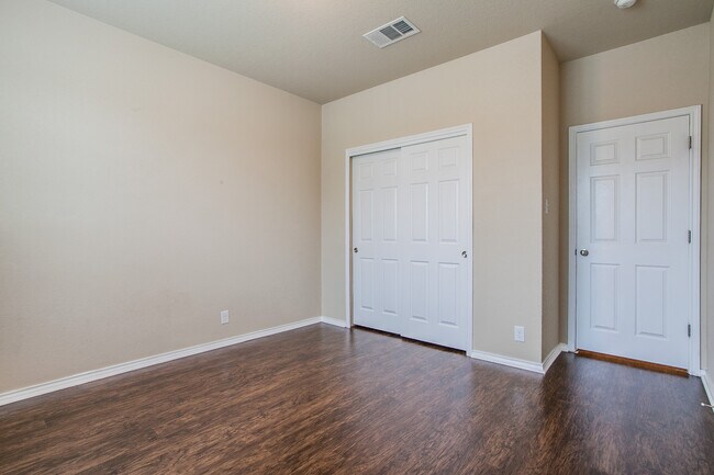 Building Photo - 5946 Pearl Pass