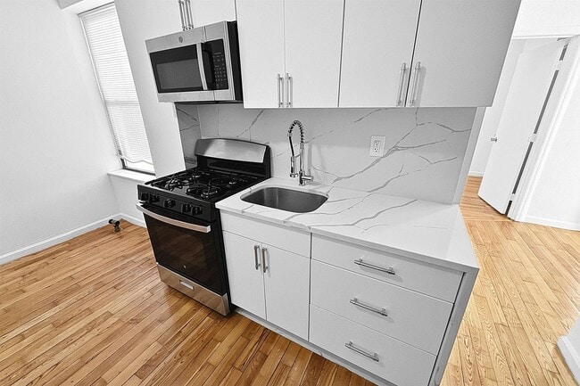 Building Photo - 35 Rock St