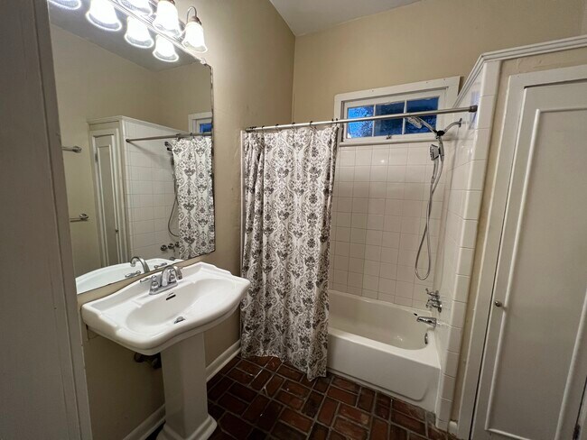 Primary Bath 1 - 5321 Magazine St