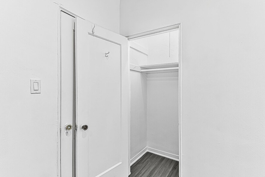 Building Photo - 1503 S Shenandoah St