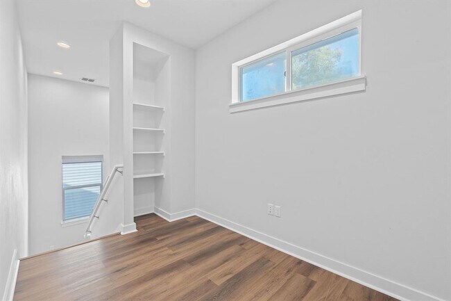 Building Photo - 301 W Stassney Ln