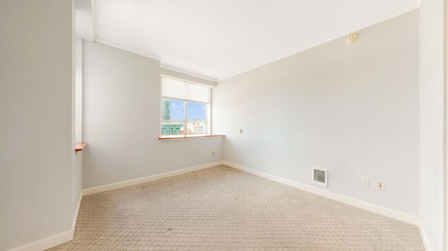 Building Photo - South Beach 23rd Floor Views! Bring pets! ...