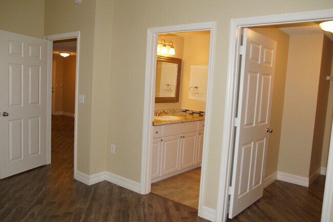 Building Photo - 5500 Bentgrass Dr