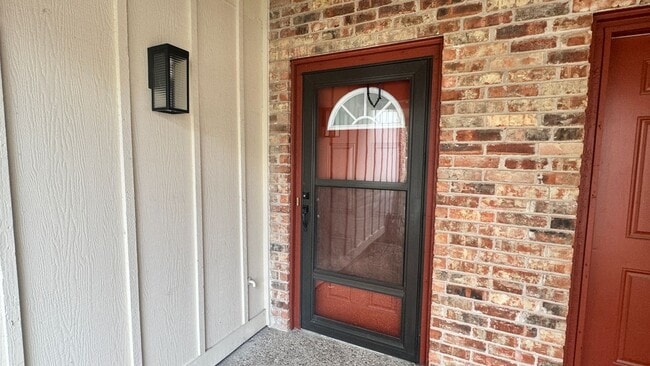 Building Photo - 8903 Trone Cir