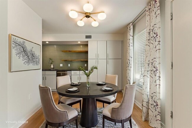 Building Photo - 2200 Dickson Dr