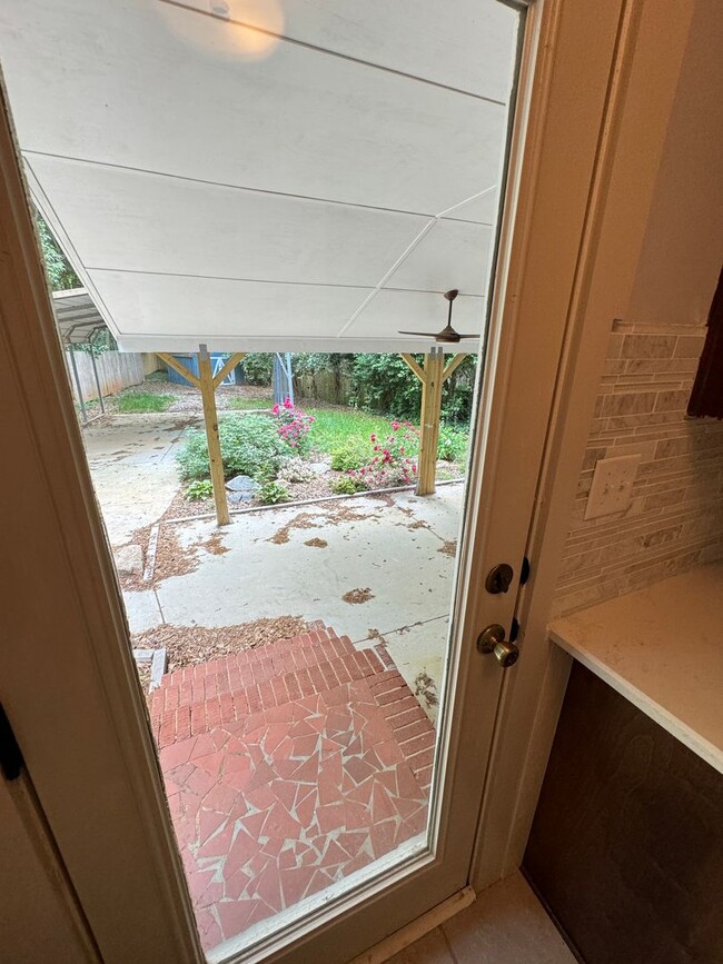 Building Photo - Beautifully Remodeled 4-Bedroom Home with ...