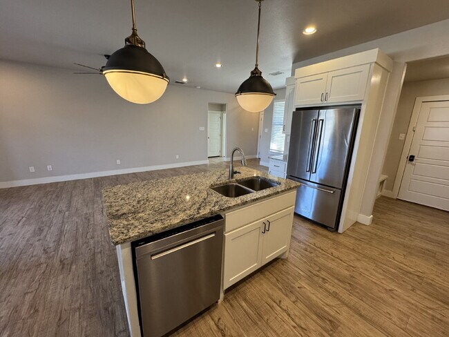 Building Photo - Beautiful Spacious Home in Cooper Schools!