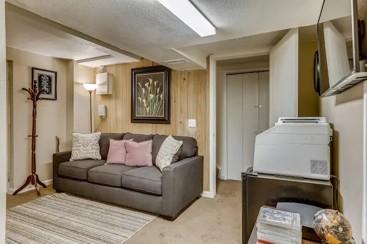 Building Photo - 99 N Moline St