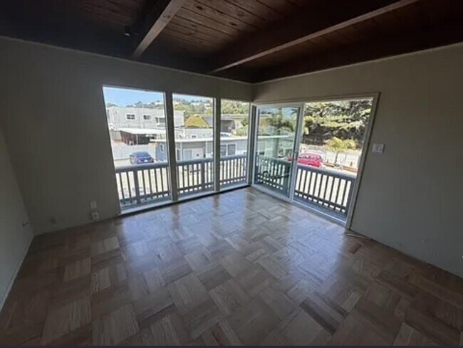Building Photo - 2562 Francisco Blvd