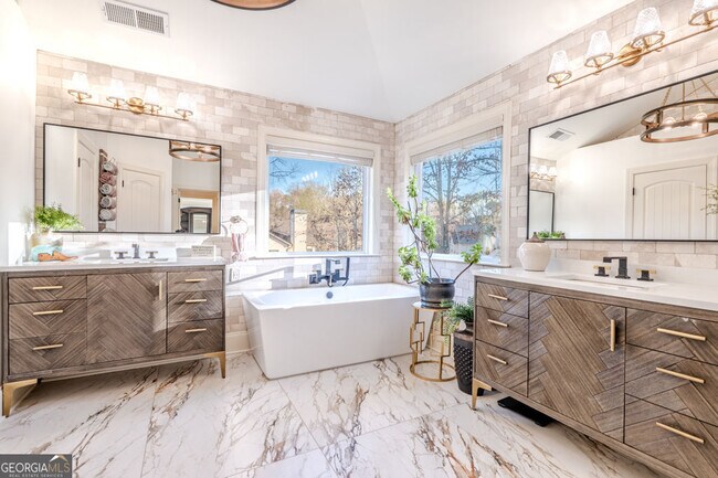 Building Photo - 203 Davis Mill Road