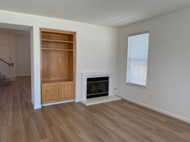 Building Photo - 1065 Rockport Ave