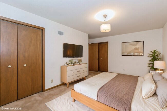 Building Photo - 14748 Sprucecreek Ln