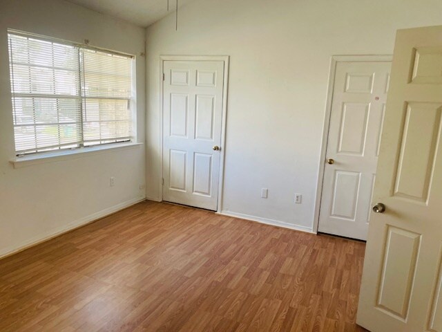 Building Photo - 1511a Kings Rd