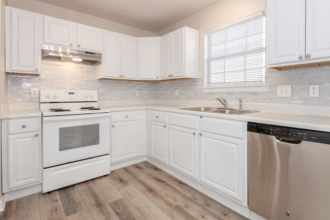 Building Photo - Cute Rental Home Downtown Biloxi