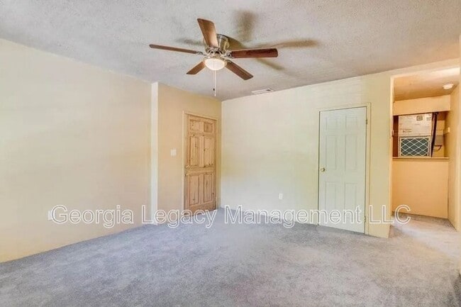 Building Photo - 65 Hughes St