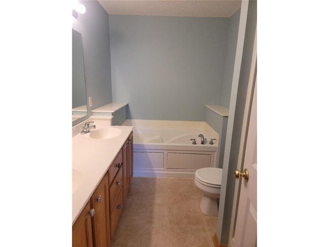 Building Photo - 2502 Yellowstone Dr