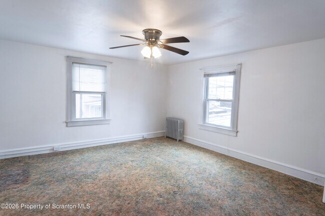 Building Photo - 118 E Carey St