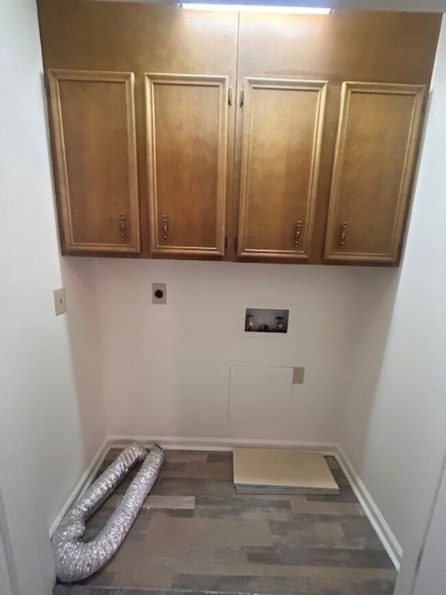 Building Photo - ****** HALF OFF FIRST FULL MONTH OF RENT!! ******