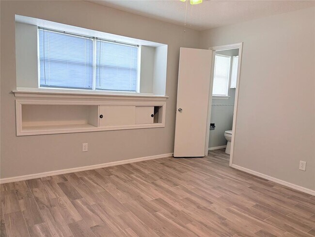 Building Photo - 625 SW 68th St