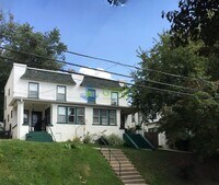 Building Photo - Oakmont Townhouse