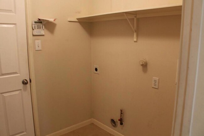 Building Photo - 8331 Loetsch Ridge Way