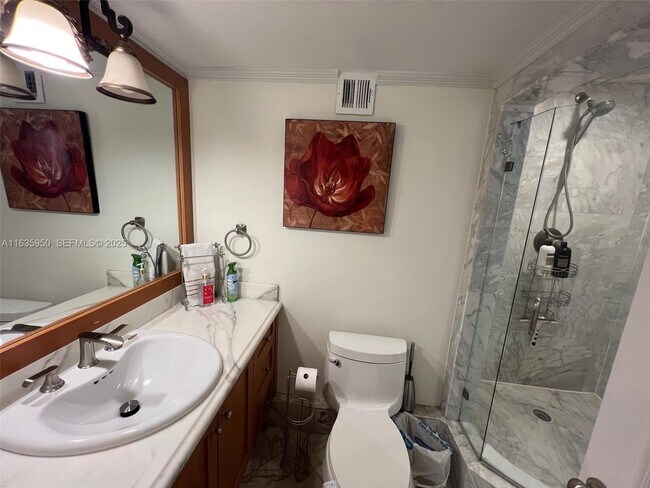 Building Photo - 100 Lincoln Rd