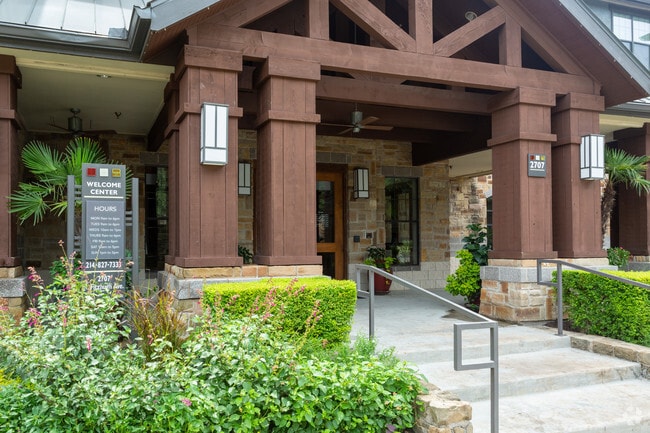 Leasing Office - Fitzhugh Urban Flats