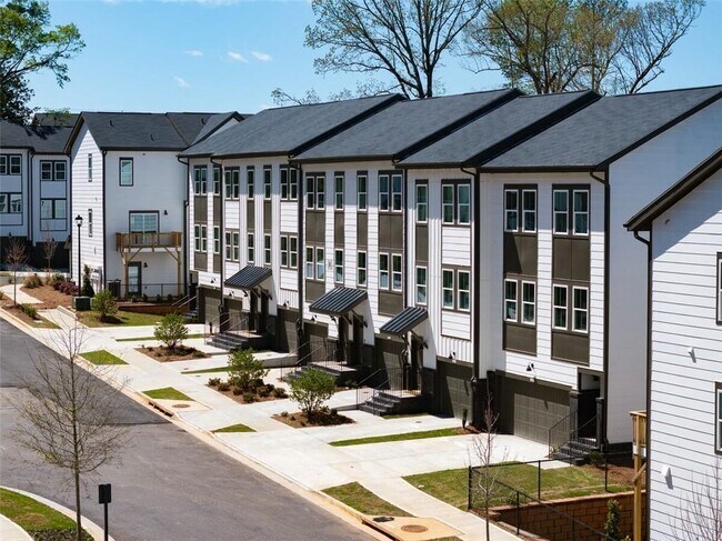 Building Photo - 3960 Redan Rd