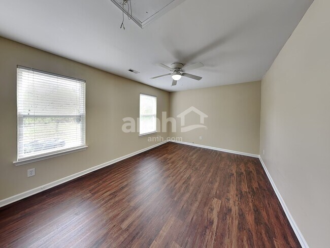 Building Photo - 275 Flanders Dr