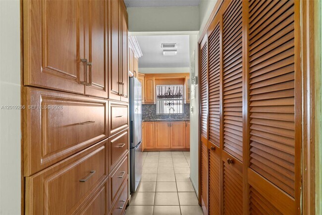 Building Photo - 13 SW 97th Pl