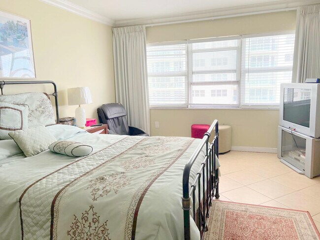 Building Photo - 3400 Galt Ocean Dr