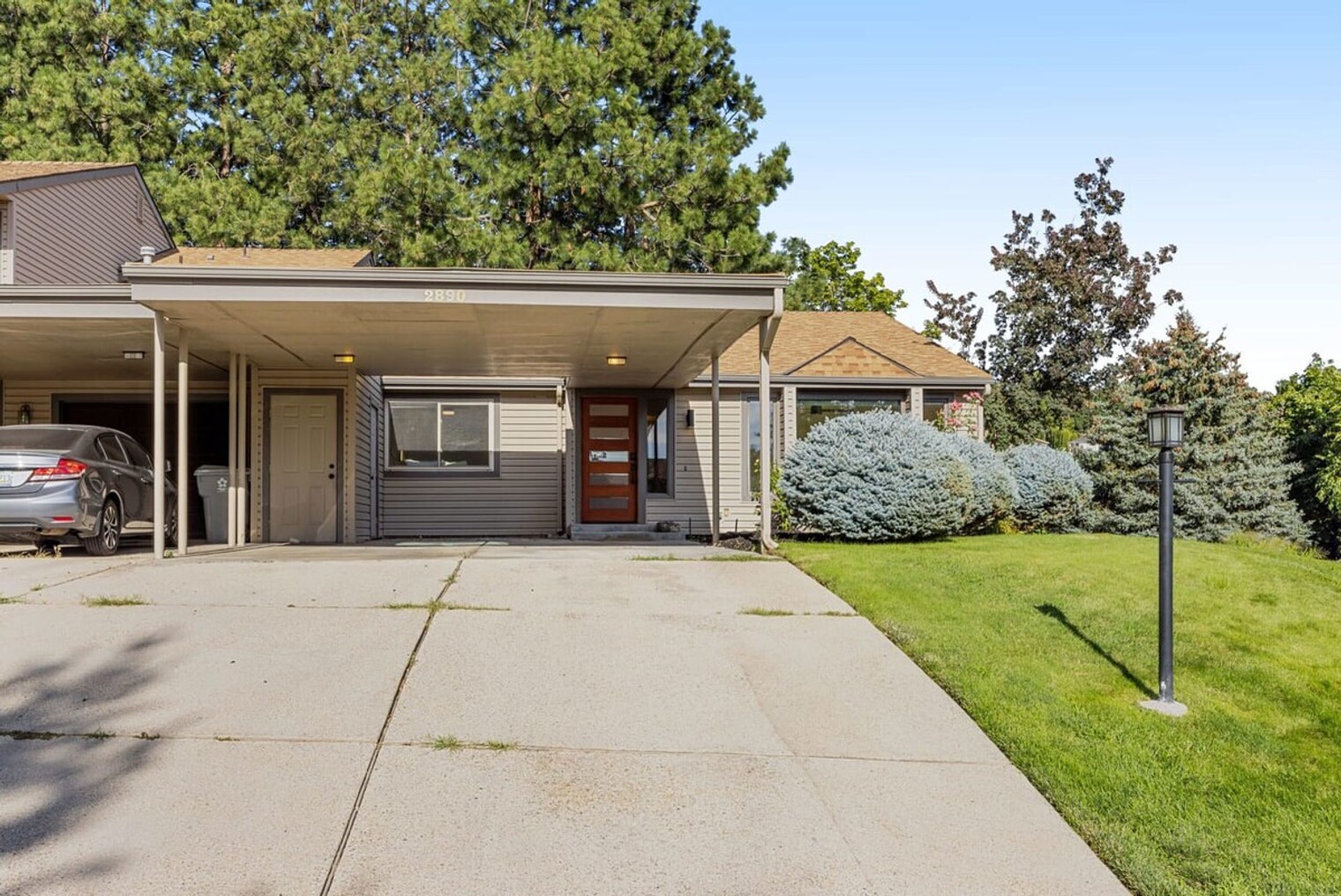 Building Photo - 2890 N Mountain Rd