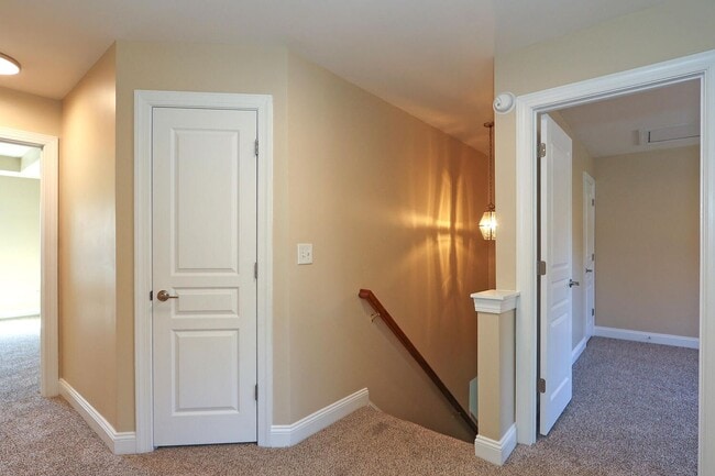 Building Photo - Welcome to this stunning 5 bedroom, 2.5 bath home nestled in the desirable location of Cornelius,...