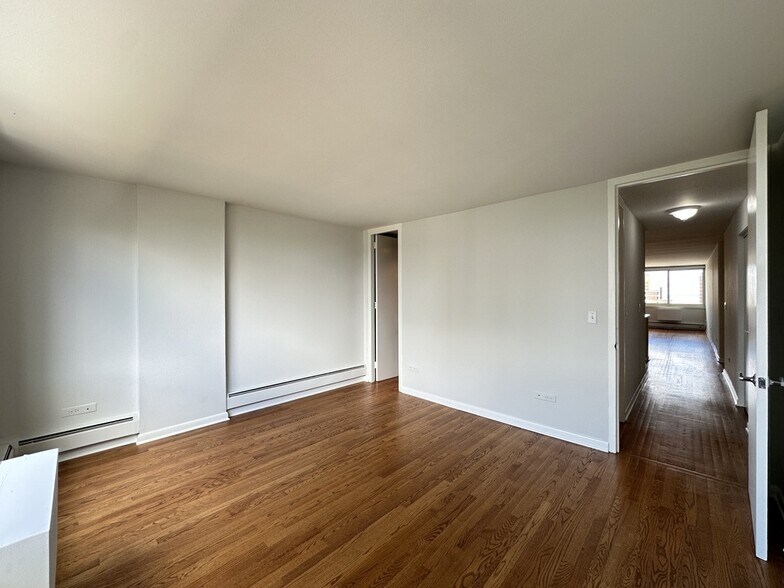 Building Photo - 1349 N Dearborn St