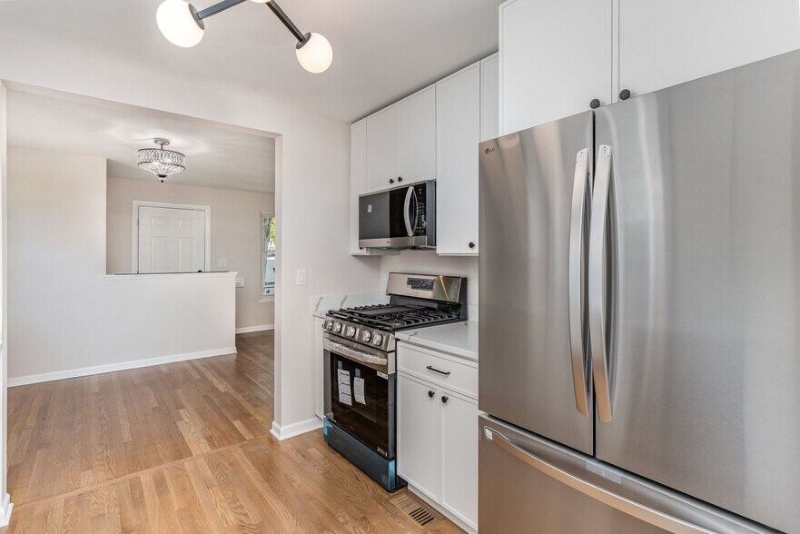 Building Photo - 9356 S Union Ave