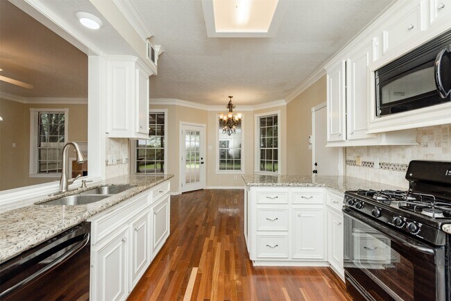 Building Photo - 215 Sunset Ridge Dr
