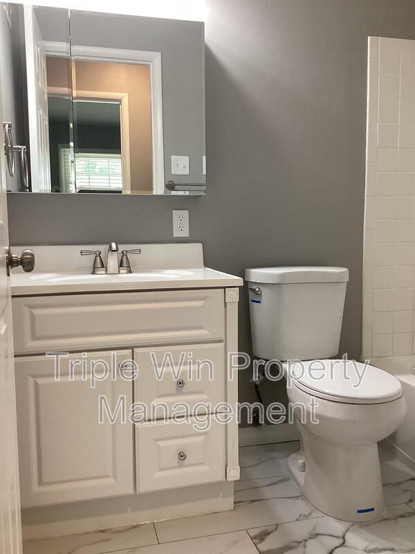 Building Photo - 563 Apex Dr