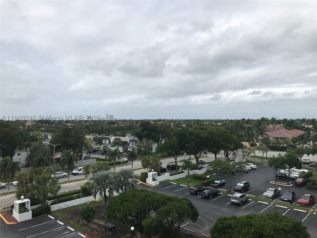 Building Photo - 1000 Parkview Dr