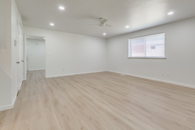 Building Photo - 1430 Westbrooke Terrace
