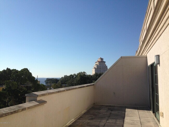 Building Photo - 1661 Riverside Ave