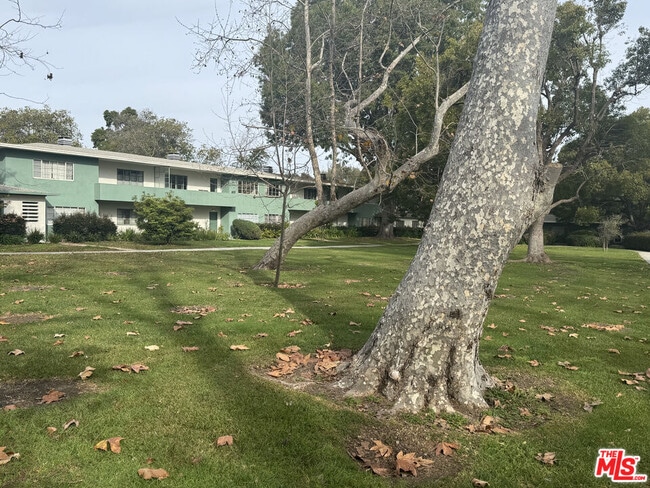 Building Photo - 5259 1/2 Village Green