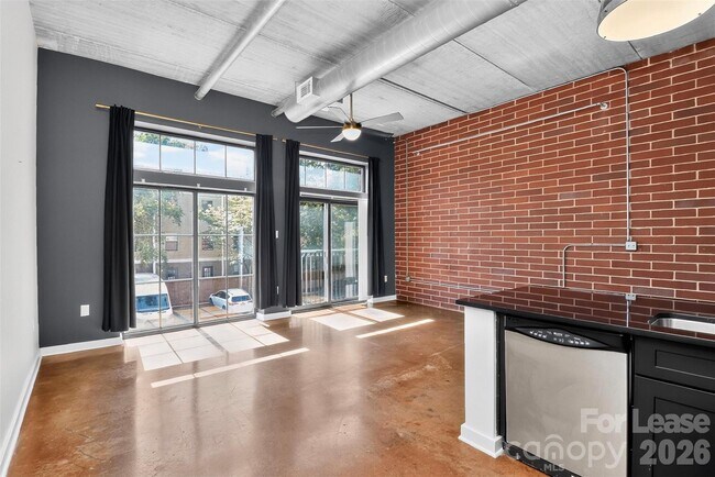 Building Photo - 626 N Graham St