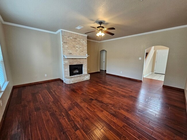 Building Photo - Spacious & Inviting 6-Bedroom Cedar Hill Home – Perfect for Your Next Move