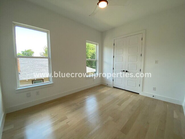 Building Photo - 807 S Glasgow Dr